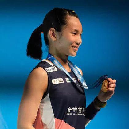 热衷"炫腹"的她场上从不紧张_戴资颖