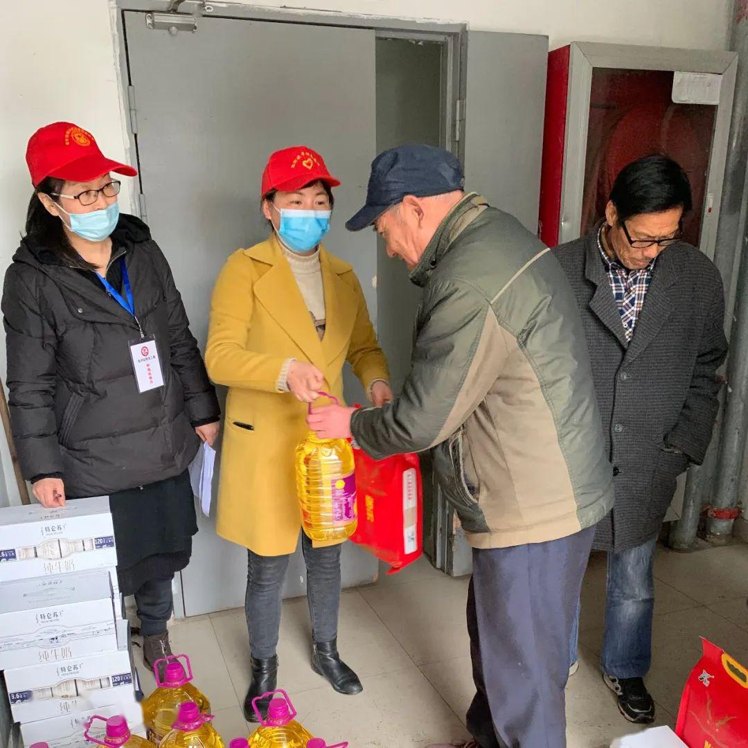 慰问席井村疫情期间关怀关爱特殊困难群体
