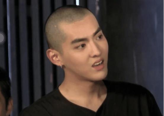 男星剃光头鹿晗69分刘德华94分张卫健99分最后一位200分