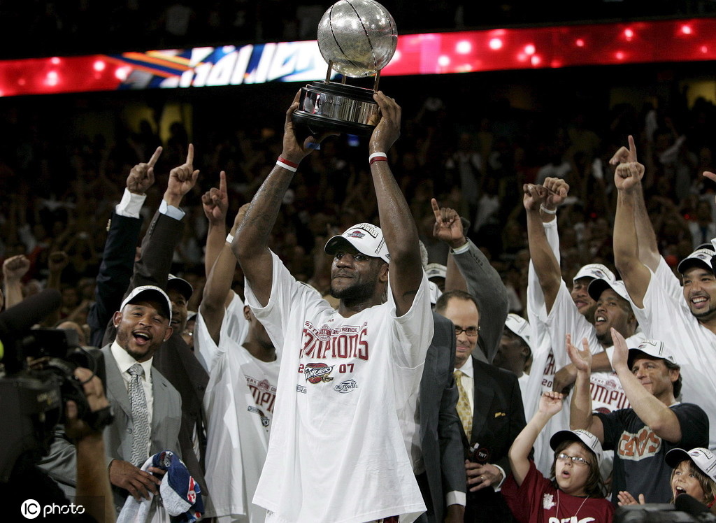 组图nba总决赛回顾之2007年詹姆斯惨遭马刺横扫