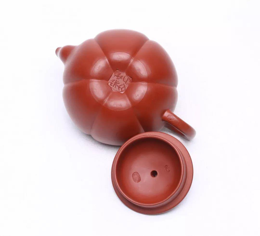 紫砂壶型莲韵以花中君子入壶