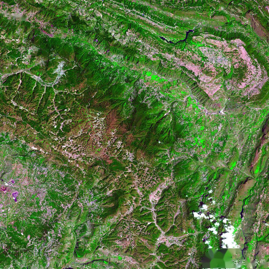 从高空俯视六盘水带你感受这些山川河流的壮阔波澜