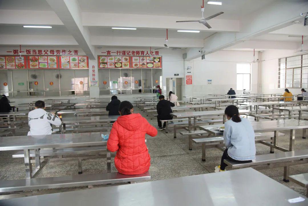 武冈一中武冈二中职业中专就寝职业中专入寝测温思源学校入寝测温思源
