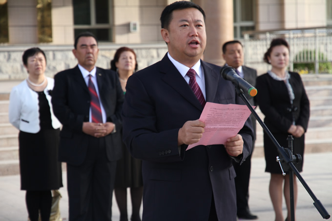 新疆同日查处两干部:一人曾建议喀什设特区,一人曾带头自我揭短_党峰