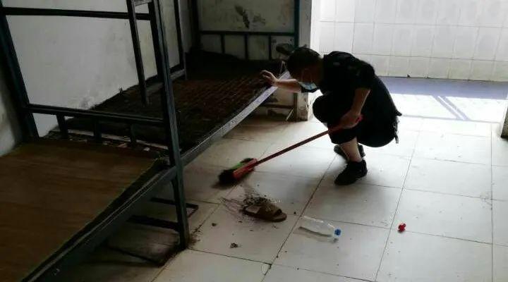隆昌三中清洁和消毒双凤中学圣灯中心校隆昌十中隆昌六中隆昌一中防控