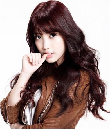 齐腰长发烫大卷发图片,修饰身材,能给脸型最好映衬_发型