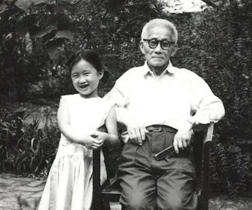 杨晦无力医治好她,文树新只能带着遗憾含恨而终.