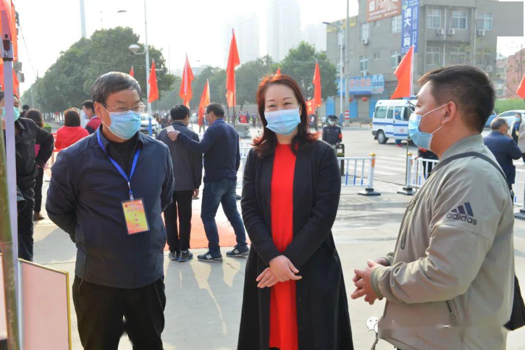 孟州市人民政府副市长李亚明亲临现场指导孟州市中医院120救护车严阵