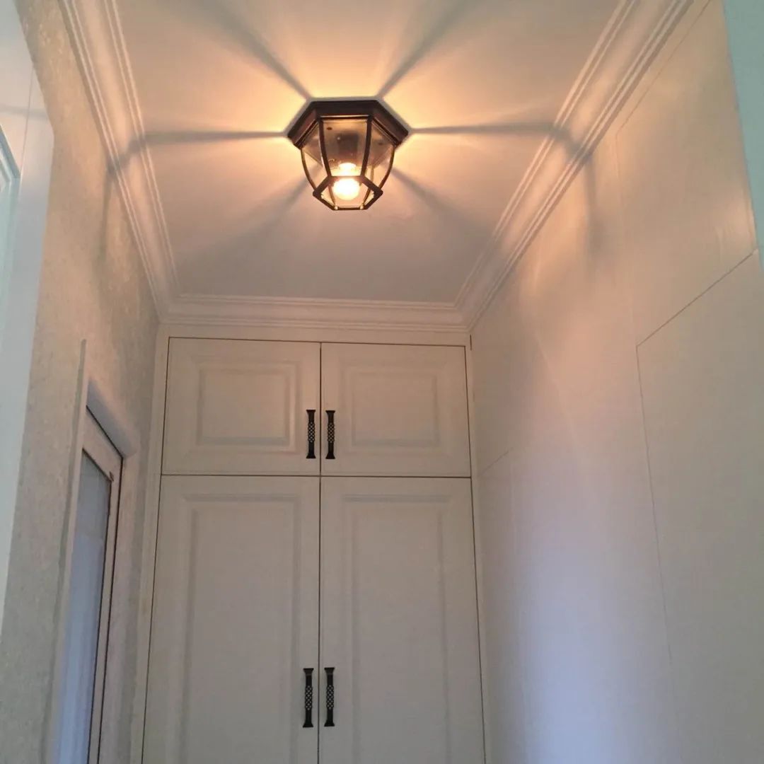 这样的吊顶造型相对较少人做,施工起来也相对复杂点,但是效果的话还是