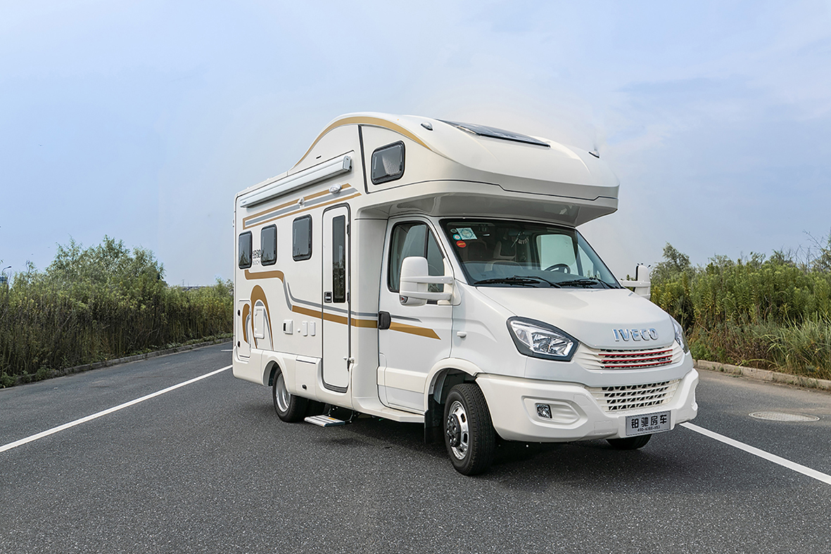 旅行家版双拓展房车打造与众不同的两室一厅