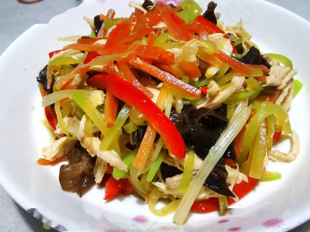 香拌五彩鸡丝接下来,一起跟随小编走进本期的[宅家小"食"光]系列活动