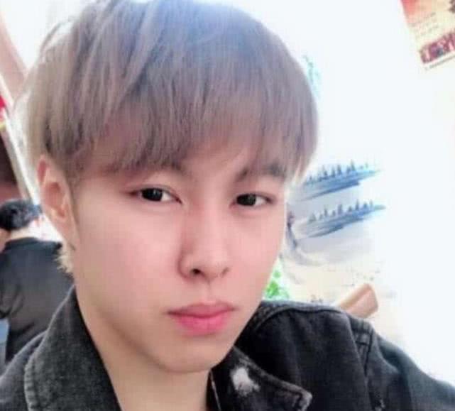 ig全体入驻虎牙,包桑明目张胆的蹭热度,直接认theshy为爹