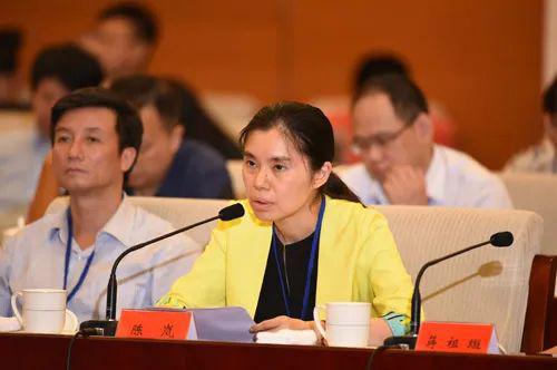 曾先后任安徽工人报社记者,助理编辑,经济部副主任,安徽日报社驻合肥