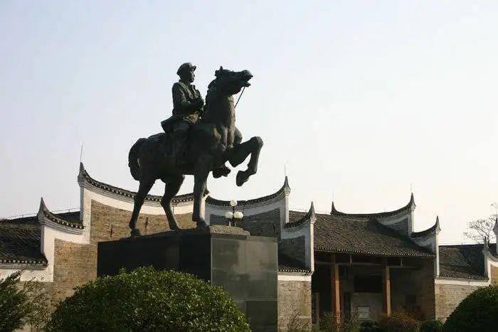 73开放时间:8:00～18:0073 著名景点:平江起义旧址,彭德怀铜像