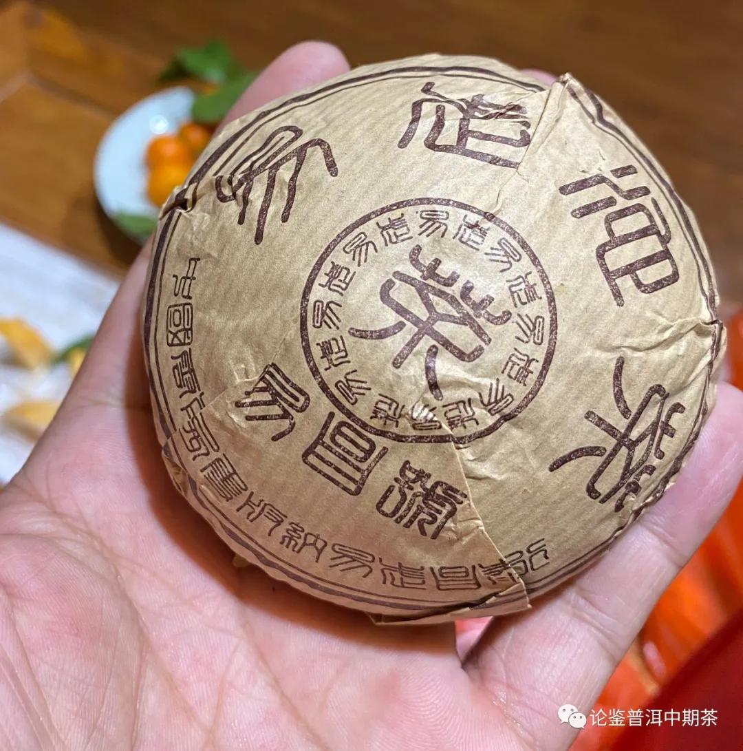 记得2005年,我在昌泰茶厂的配茶室遇到台湾的著名茶人黄传芳老师.