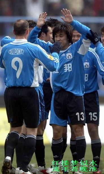大连足球史上今天:2006年中超大连实德1比0上海联城,进球者成疑_邹捷