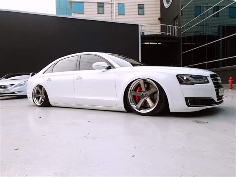 大佬风范 奥迪a8改装气动避震低姿态案例鉴赏