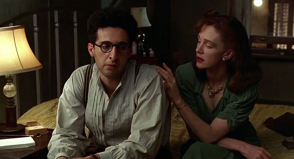 《巴顿·芬克》,荒诞闹剧映照残酷现实,人性倾轧彰显救赎之美_科恩