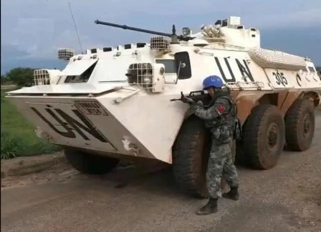 92式装甲车装备的是一门zpt 90型的机关炮,这种机关炮采用的是双向弹