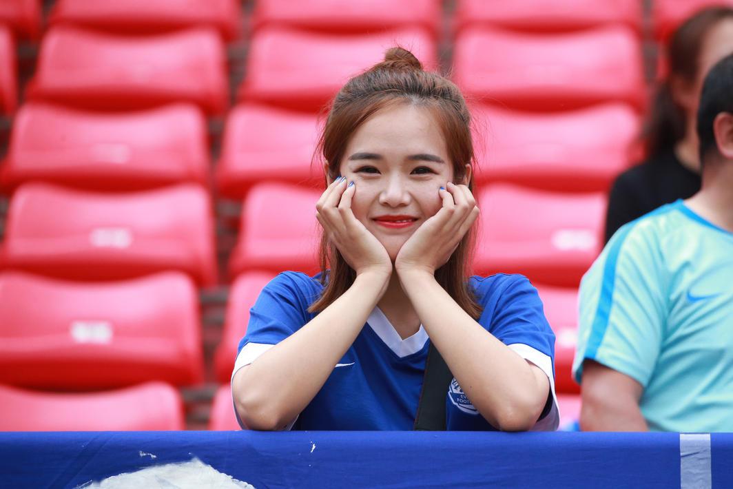 穿球衣的姑娘最美中超各队美女球迷你选谁