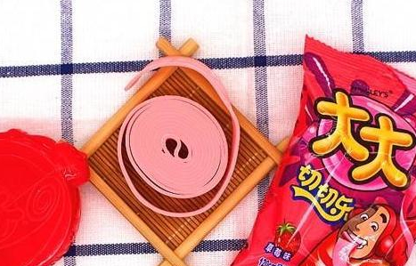 我小时候,泡泡糖的种类不多.当时,绿箭是最贵的.