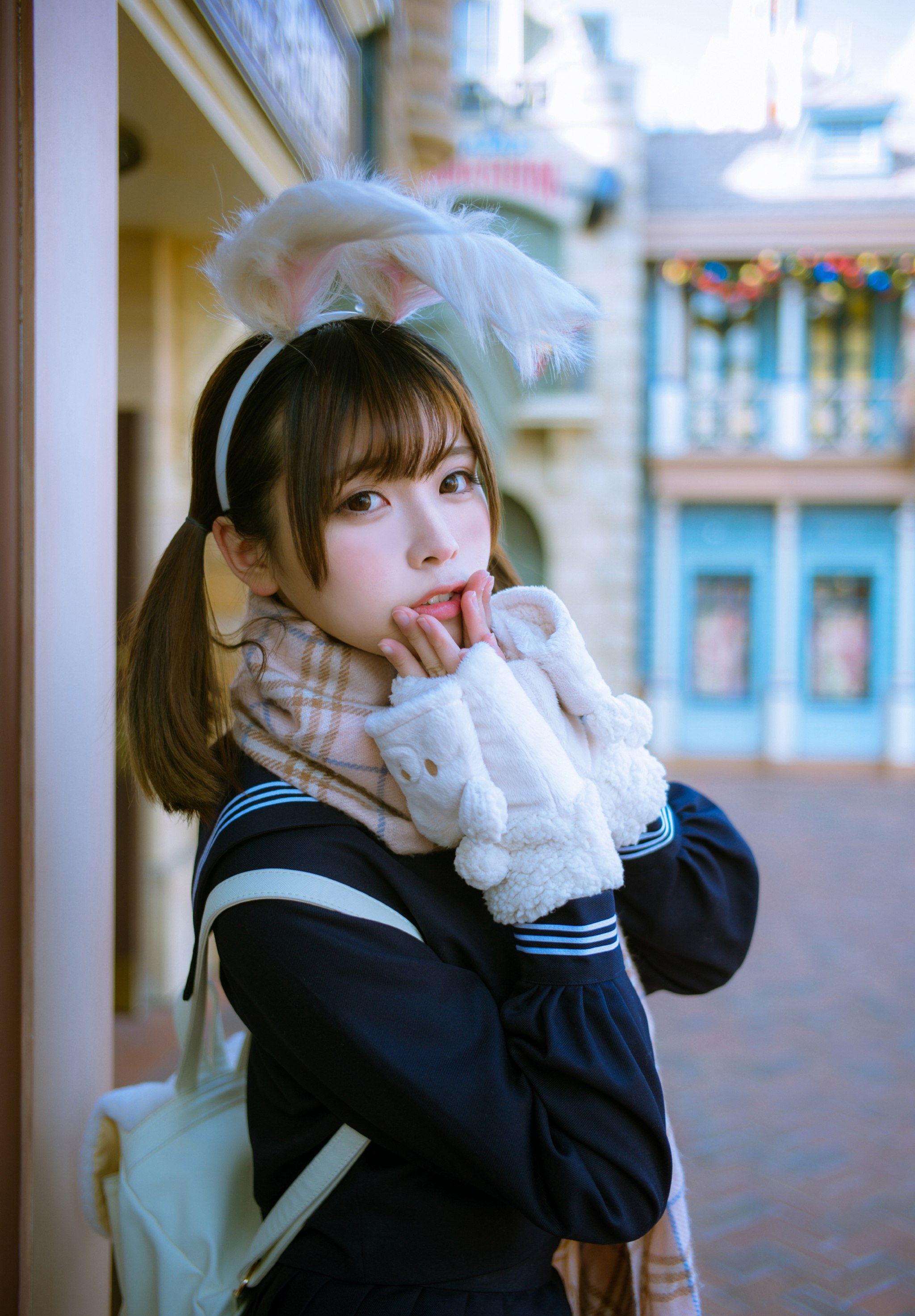 jk制服:冬季游乐园的双马尾jk少女