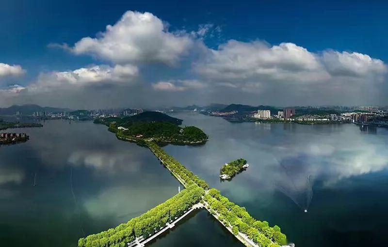 今日头条刘晖的散文平静的磁湖外两篇