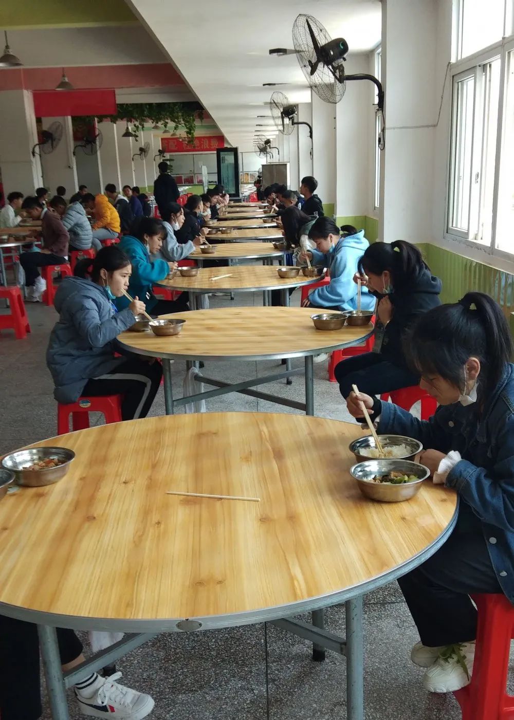 定南二中定南三中定南中学一起来看看孩子们返校的第一天吧现在就跟随