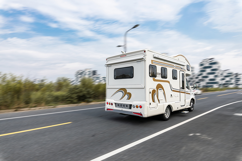 旅行家版双拓展房车打造与众不同的两室一厅
