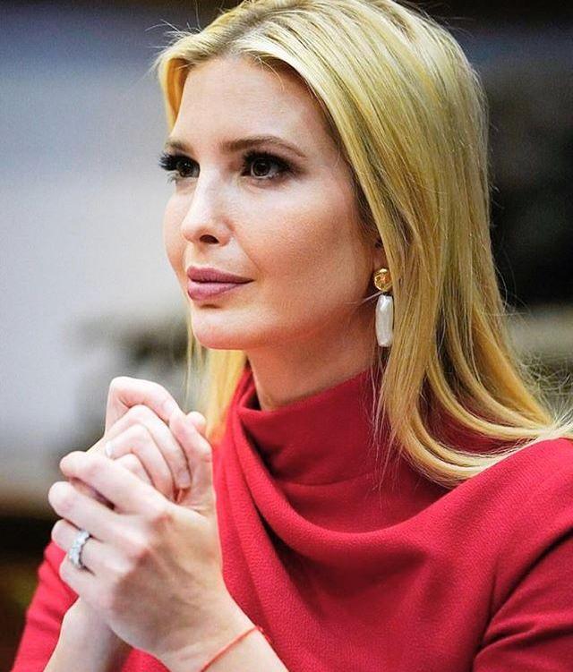 原创伊万卡总算美回来了!一身红裙闪耀会场,霸气干练又极具女人味