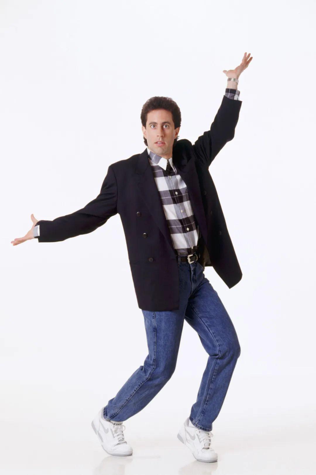 俄勒冈大学的田径教练比尔·鲍尔曼(bill bowerman)在将橡胶倒入华夫