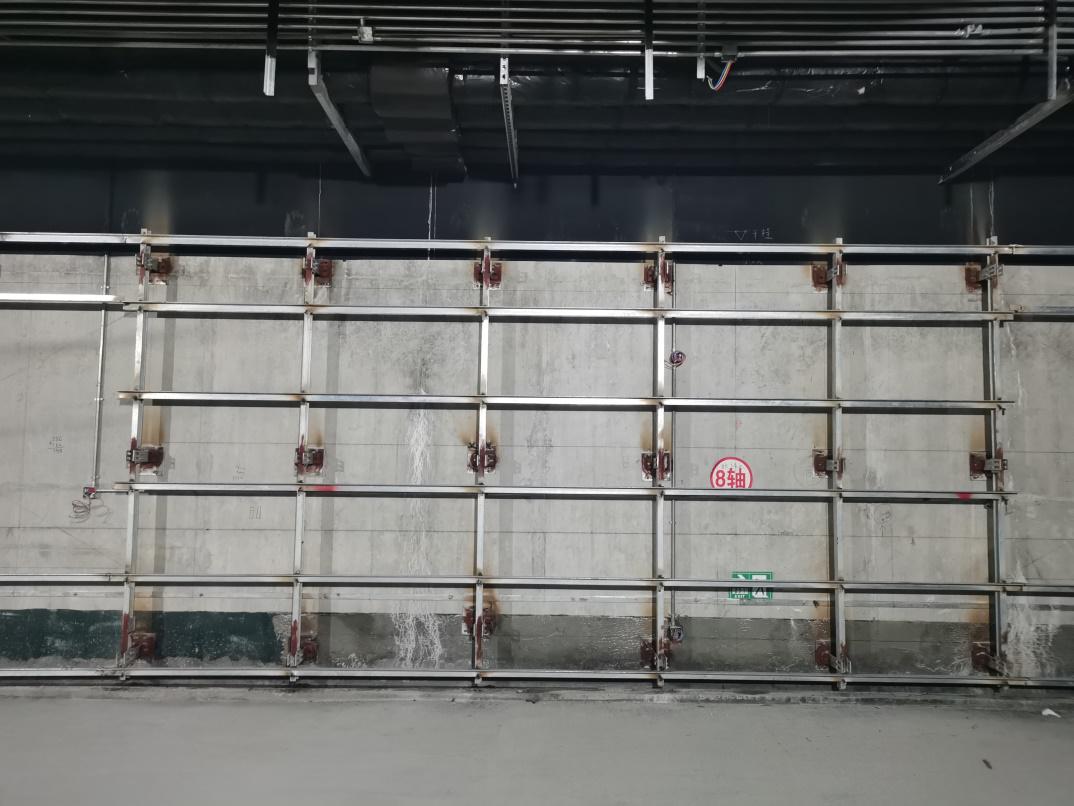 水淹坝站设备区吊顶铝扣板安装龙洞堡站离壁墙轻钢龙骨安装水淹坝站