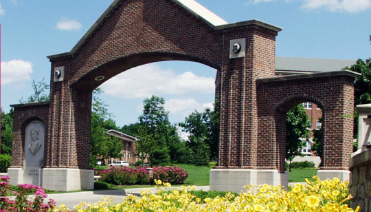 美国大学的面试可分为两种,一是能够见面的当面面试或是视频面试;另一