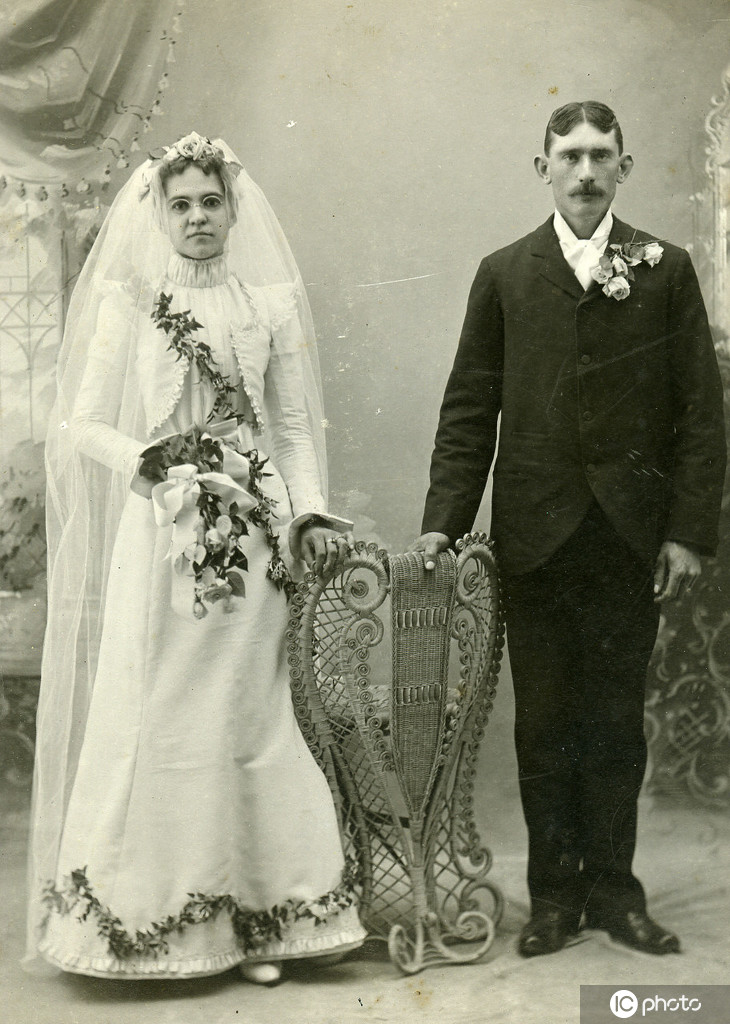 1800年代的婚纱照怎么拍?没有表情不做动作