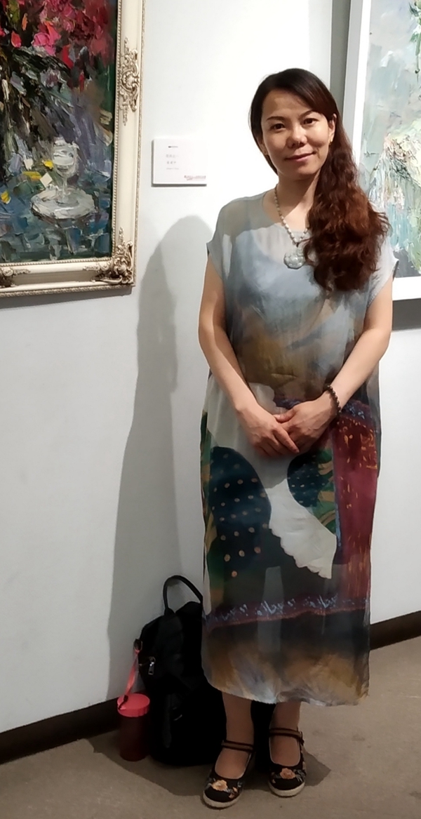 宫丰敏:西安美术学院硕士研究生,现任教于陕西青年职业学院.