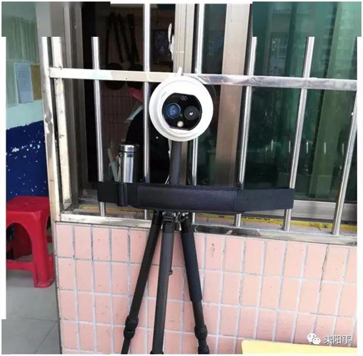 红外成像自动测温仪昨天下午,两个年级的全体班主任到岗就位,尽可能