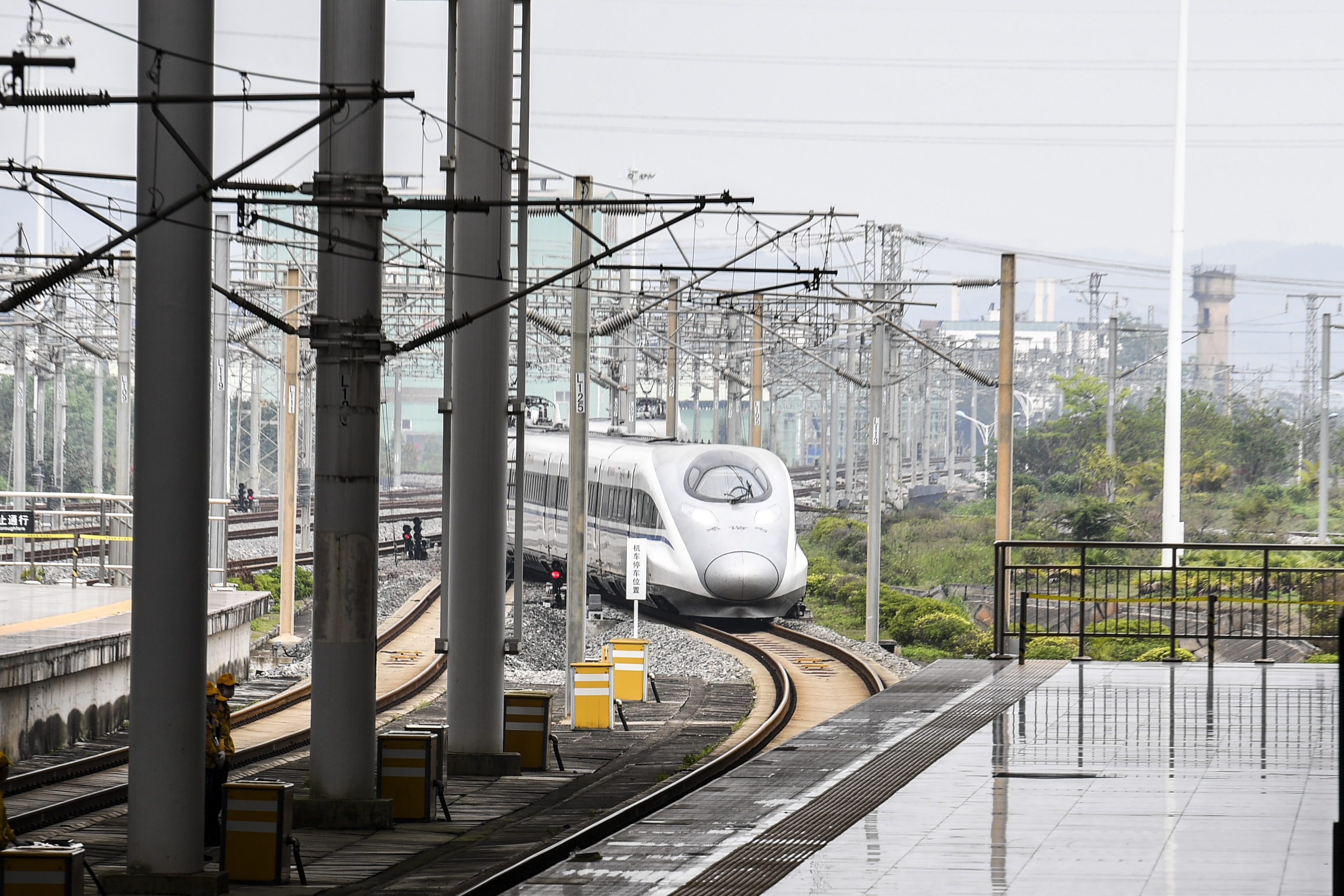 武汉解封后首趟始发出省高铁列车抵达南宁