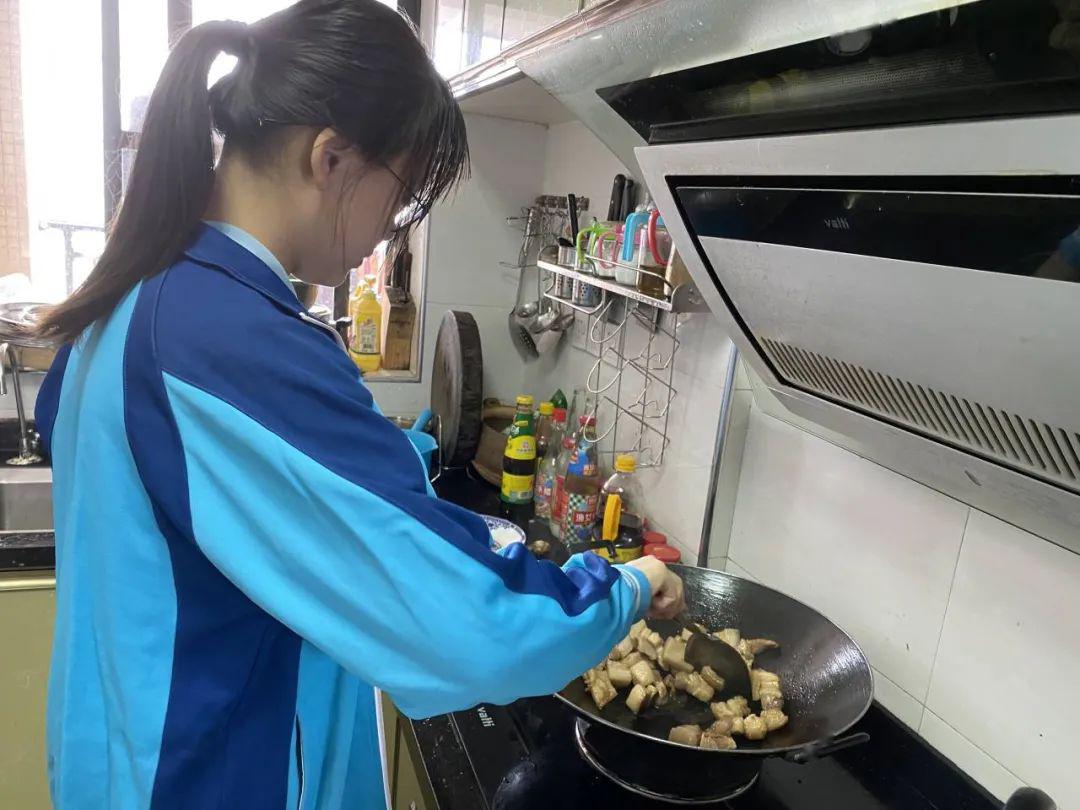 看饿了疫情期间劳动精神在肇庆家庭中传播