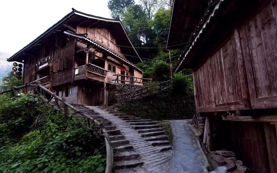 放飞心情乡村游秃杉枝下的格头苗寨