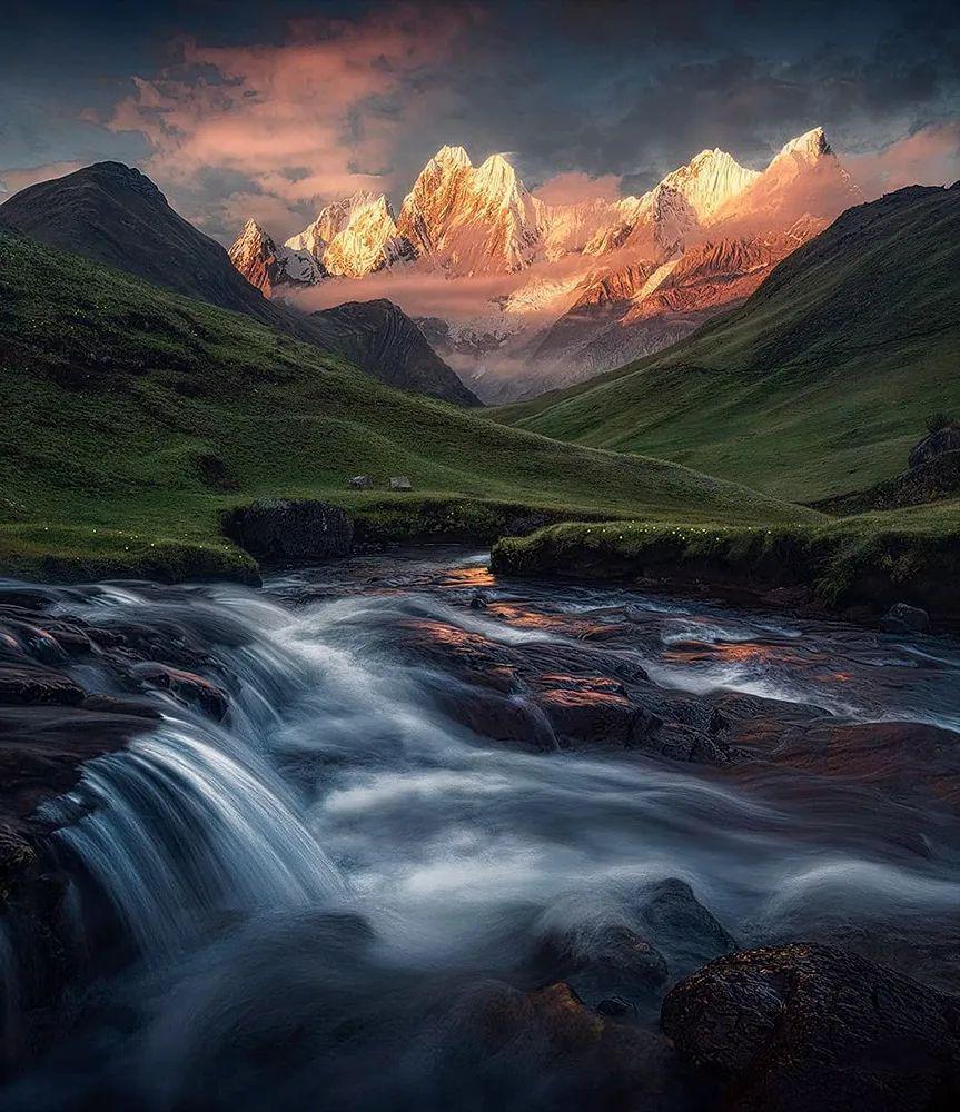 非凡自然雄浑壮丽又充满神秘与奇幻的色彩