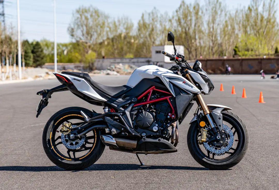 联合测评合资中量级运动街车光阳krider400究竟有何本事卖到四万块