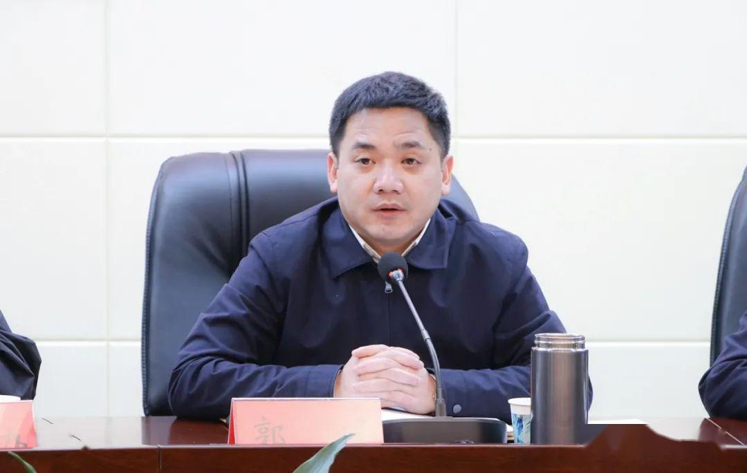 市委书记郭峰出席会议并讲话,市委常委吴拥军主持会议.