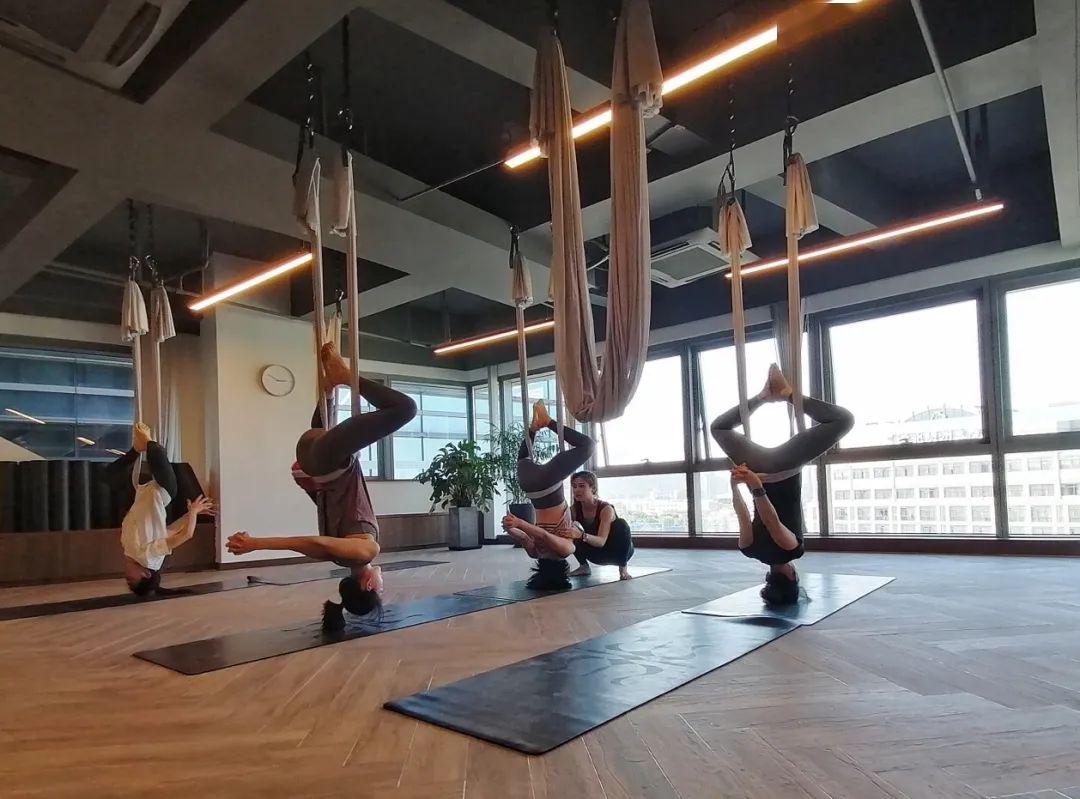 瑜伽练得好连背影都那么美