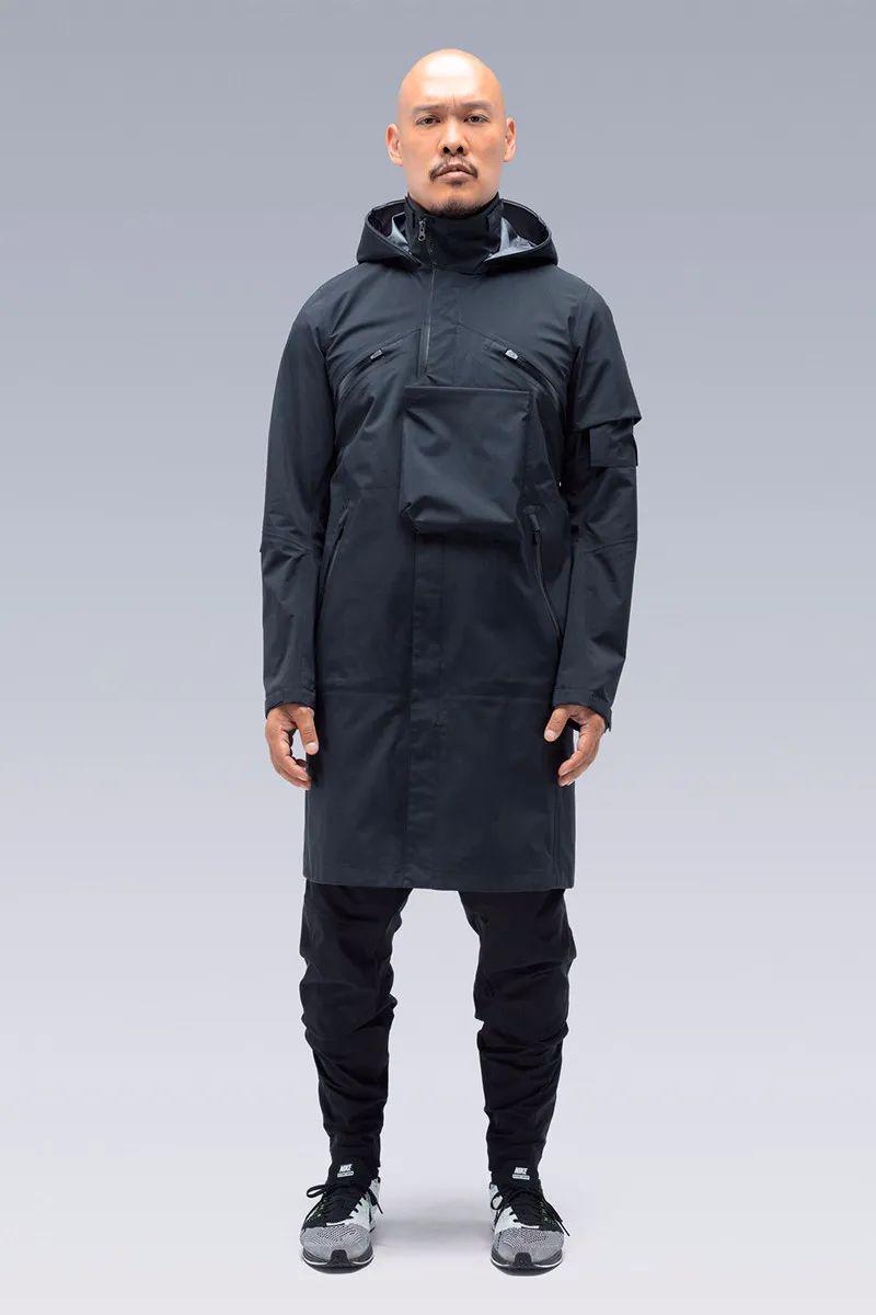 另一个出色的单品为 j47-gt,它是 acronym 招牌机能风格的完整呈现