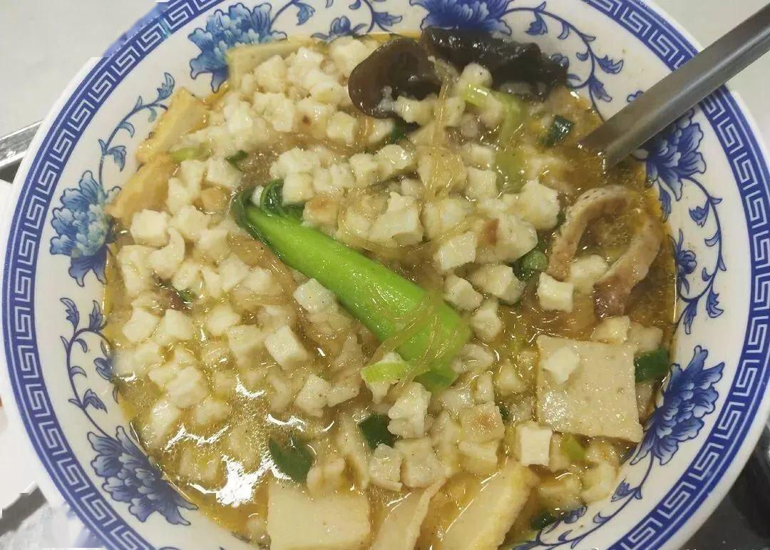 想去云餐一楼,在寒风细雨中,点一碗热气腾腾的景娘煮馍,惬意舒适,温润