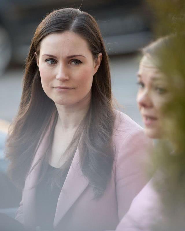 34岁芬兰女总理受访一双绝美眼睛清澈纯净却有洞察人心的精明