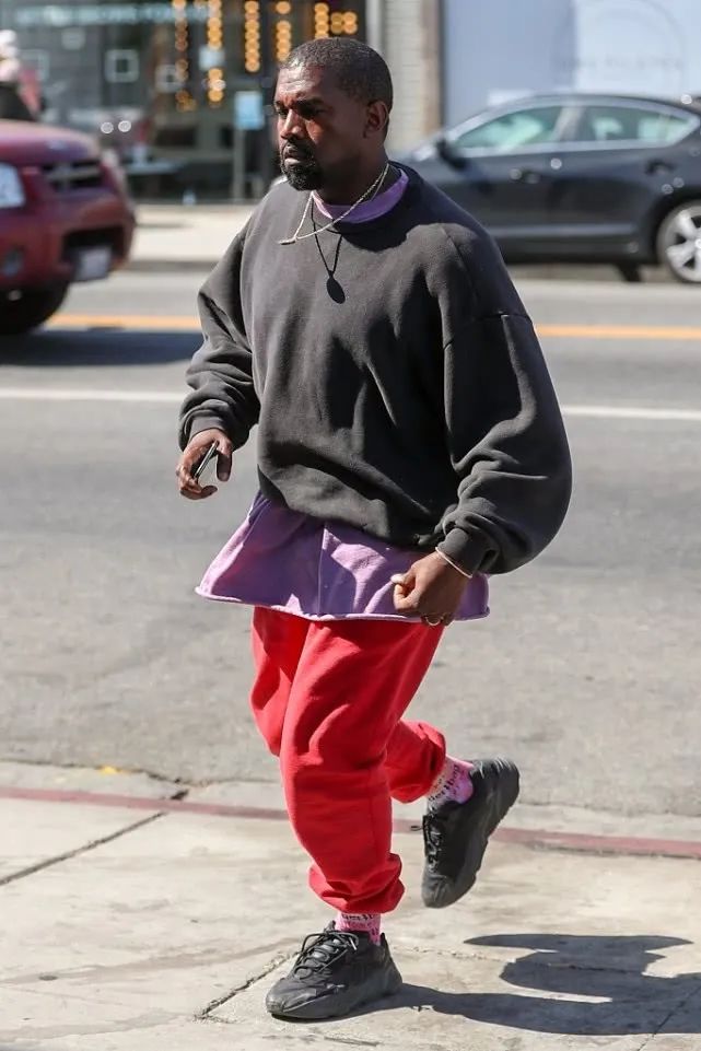 原创侃爷独特风格只有他敢这样穿造型个性十足