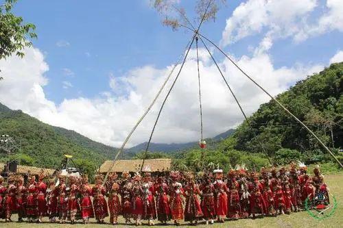 对除平埔人以外,保留传统文化较多的高山族九个族群的俗称,即指雅美族