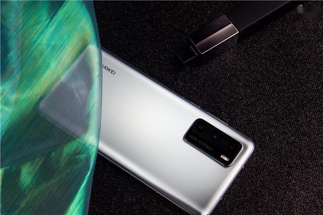 全新"神仙配色"华为p40冰霜银图赏,一看准入眼