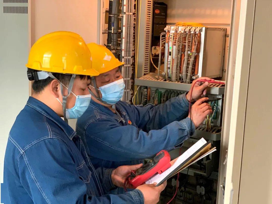 精研判一心奉献身无悔记河南能源劳动模范供电处继电保护班班长张小卯